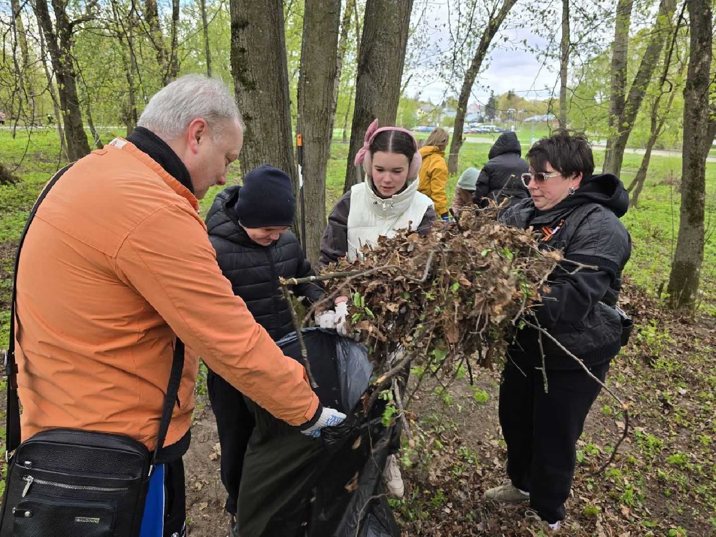 можайск, можайский муниципальный округ, подмосковье, субботник, общеобластной субботник, парк ривьера, городской парк,