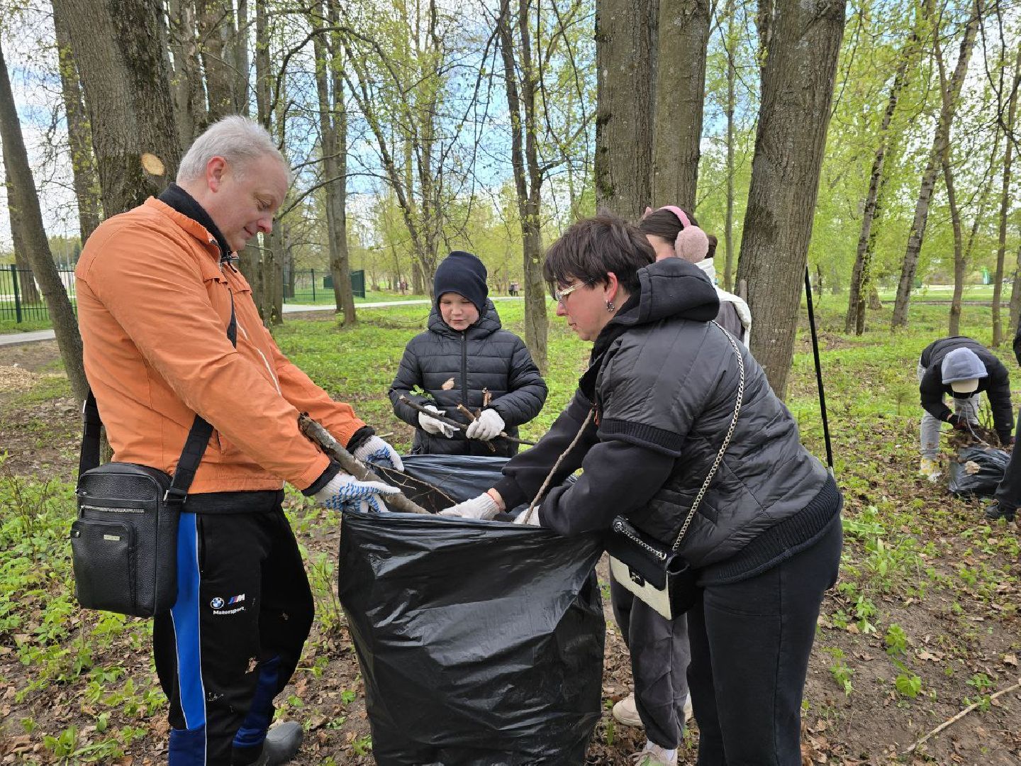можайск, можайский муниципальный округ, подмосковье, субботник, общеобластной субботник, парк ривьера, городской парк,