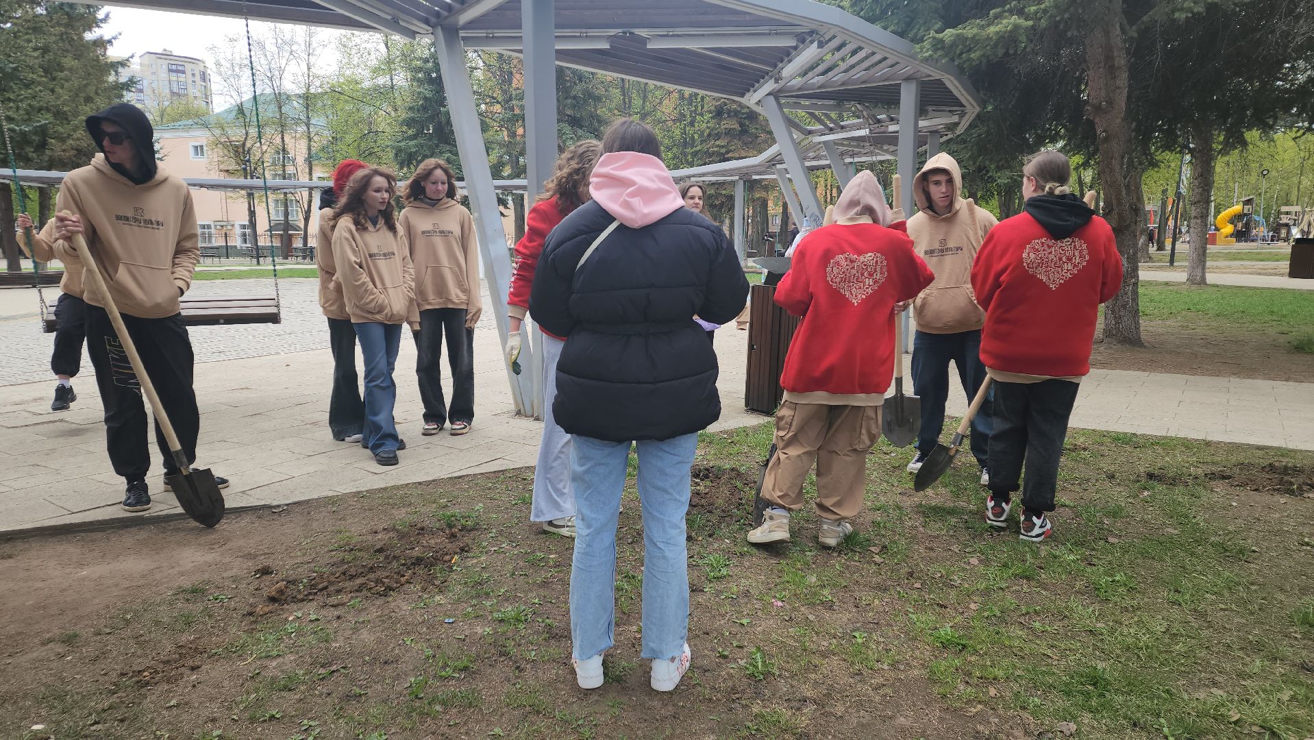пушкино, субботник, волонтеры, волонтеры подмосковья, высадка деревьев,вертикалки,