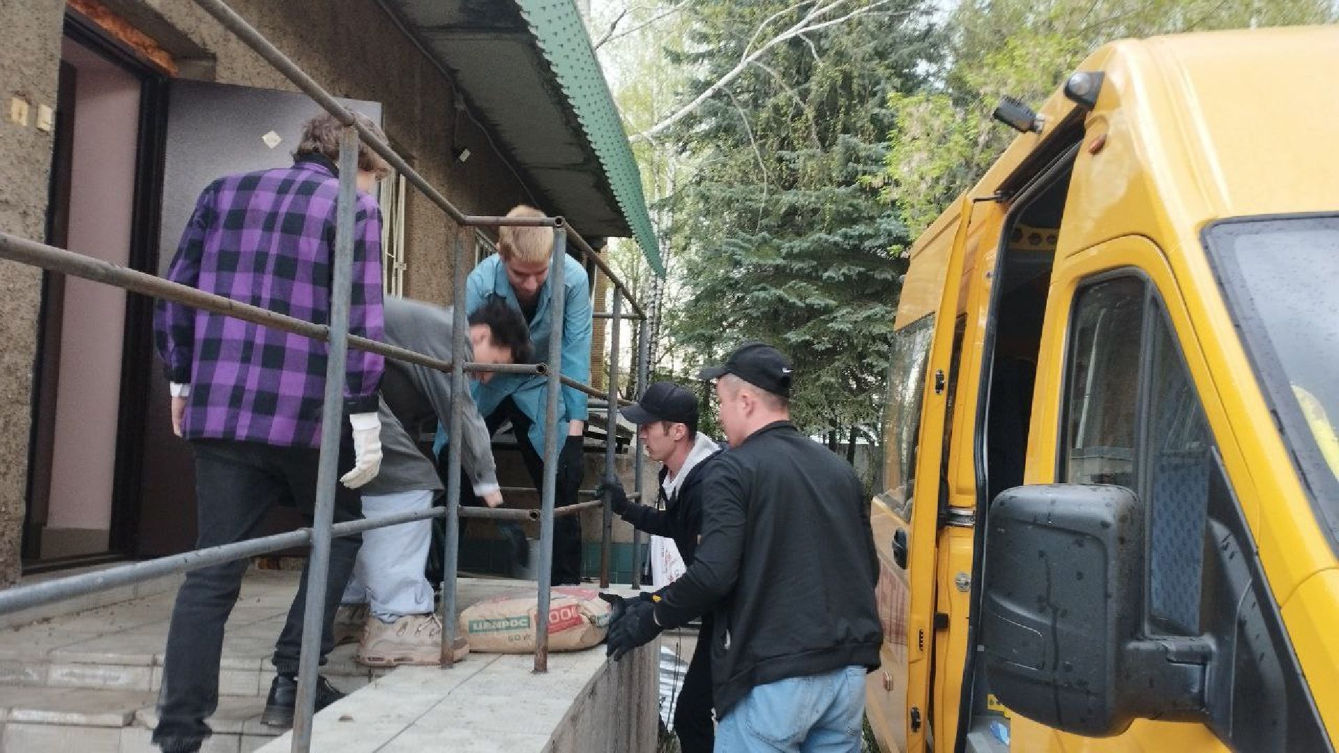 пушкинский округ, ивантеевка, субботник, центр социального обслуживания,  волонтерская помощь, уборка территории,