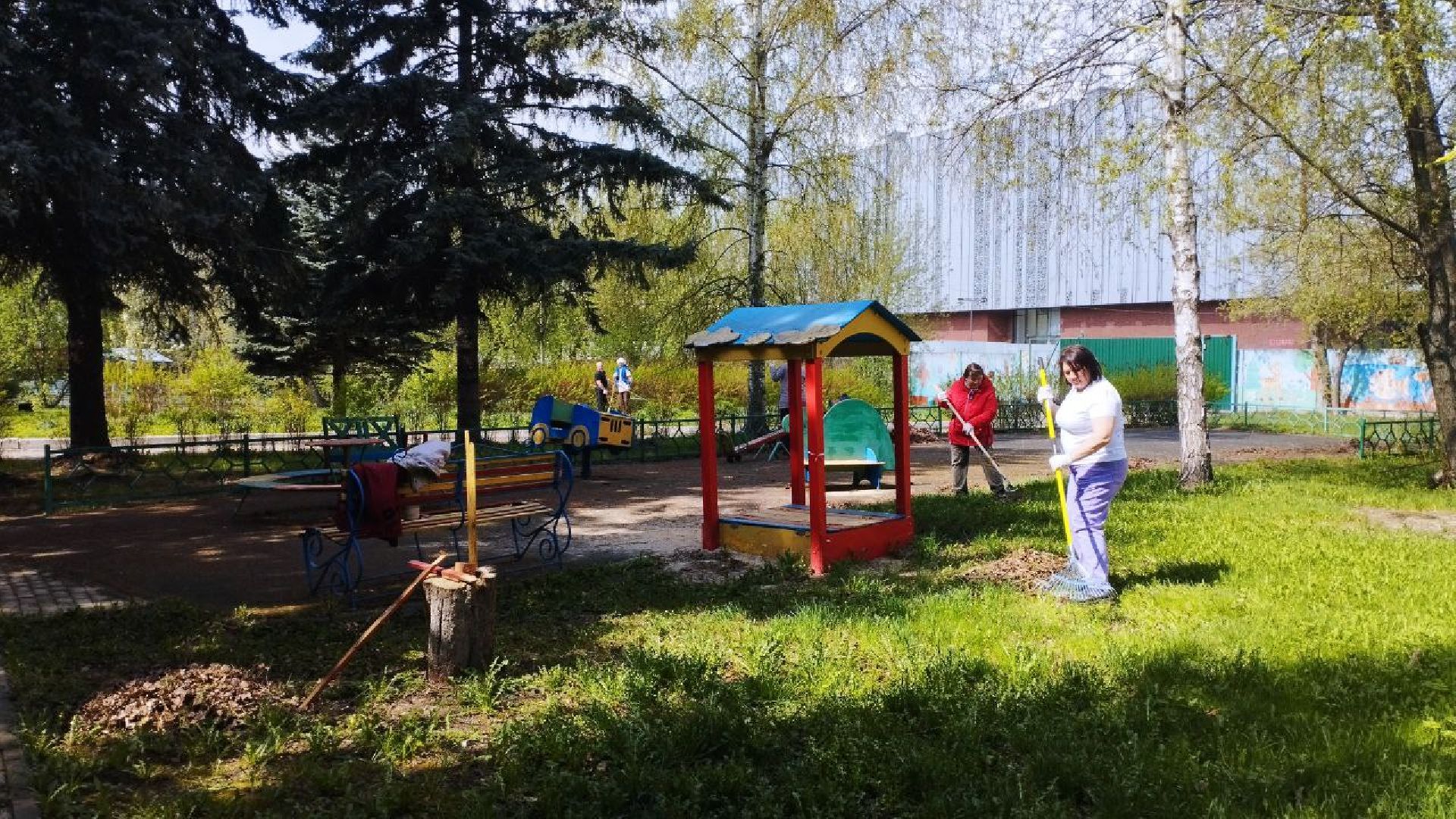 пушкинский округ, ивантеевка, субботник, центр социального обслуживания,  волонтерская помощь, уборка территории,