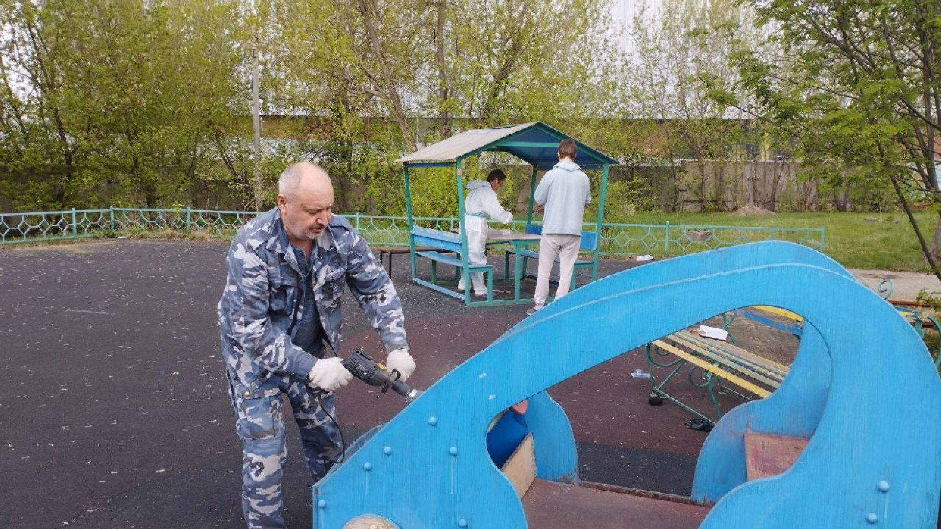 пушкинский округ, ивантеевка, субботник, центр социального обслуживания,  волонтерская помощь, уборка территории,