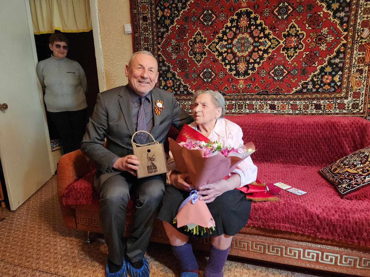 ногинск, ветеран, общество, жители, память, табличка на доме в честь ветерана,