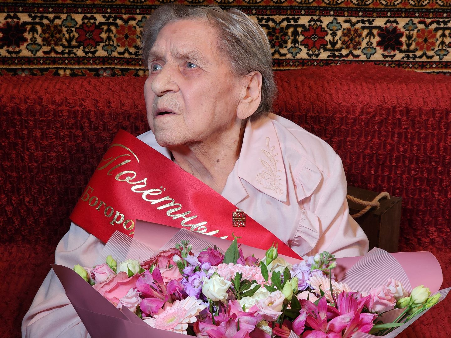 ногинск, ветеран, общество, жители, память, табличка на доме в честь ветерана,