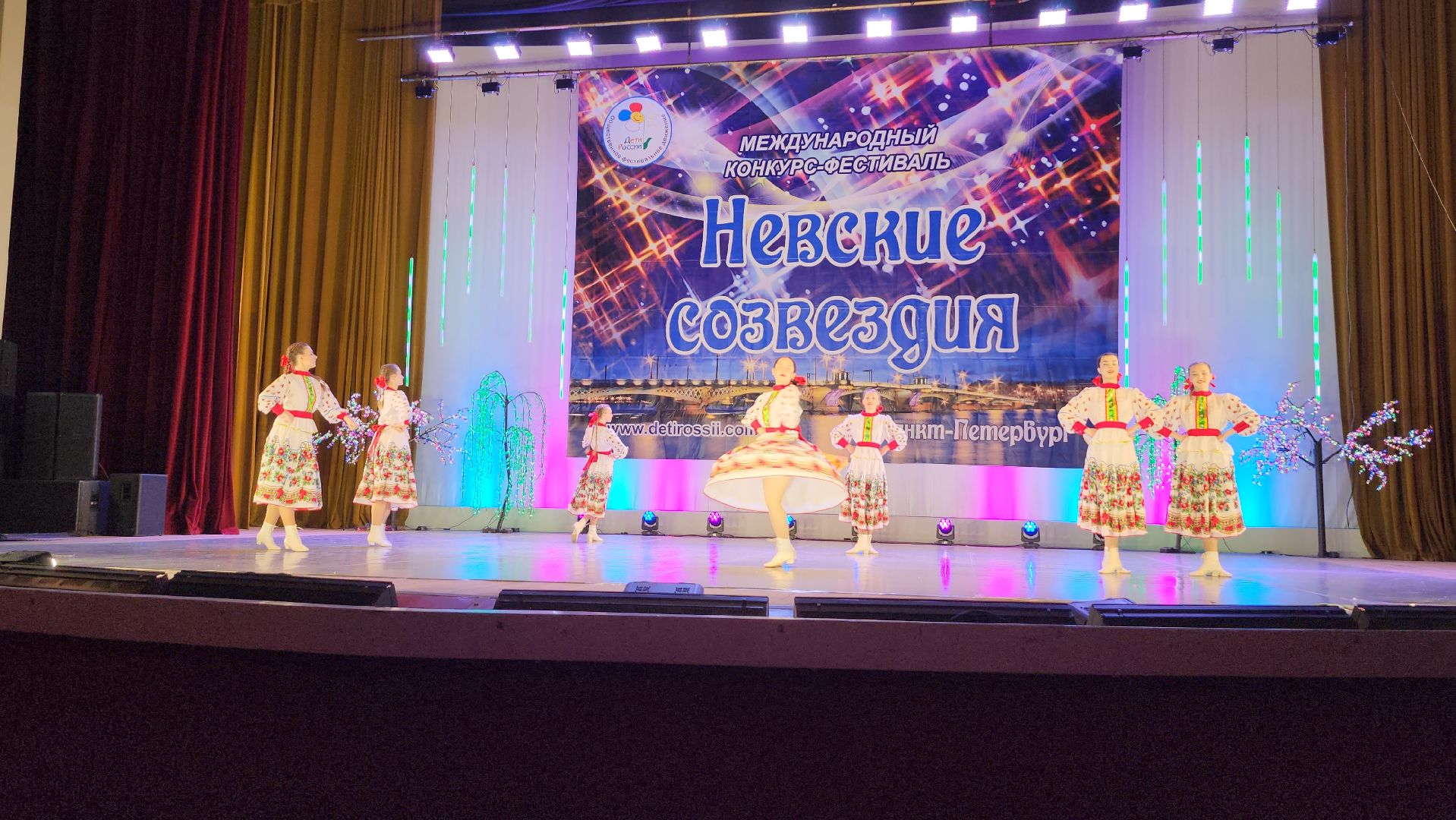 серпухов, танцевальный ансамбль, вдохновение, конкурс-фестиваль невские созвездия, общественное фестивальное движение дети россии, ансамбля народного танца Вдохновение»,