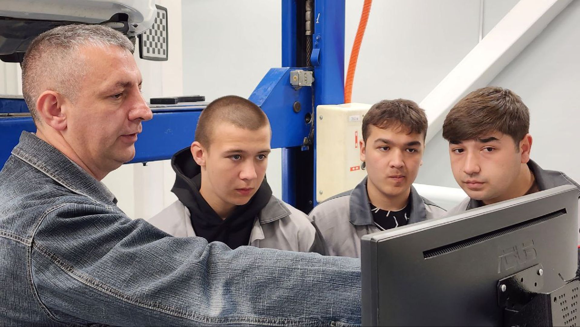 Дмитров, Дмитровский техникум, Мострансавто,