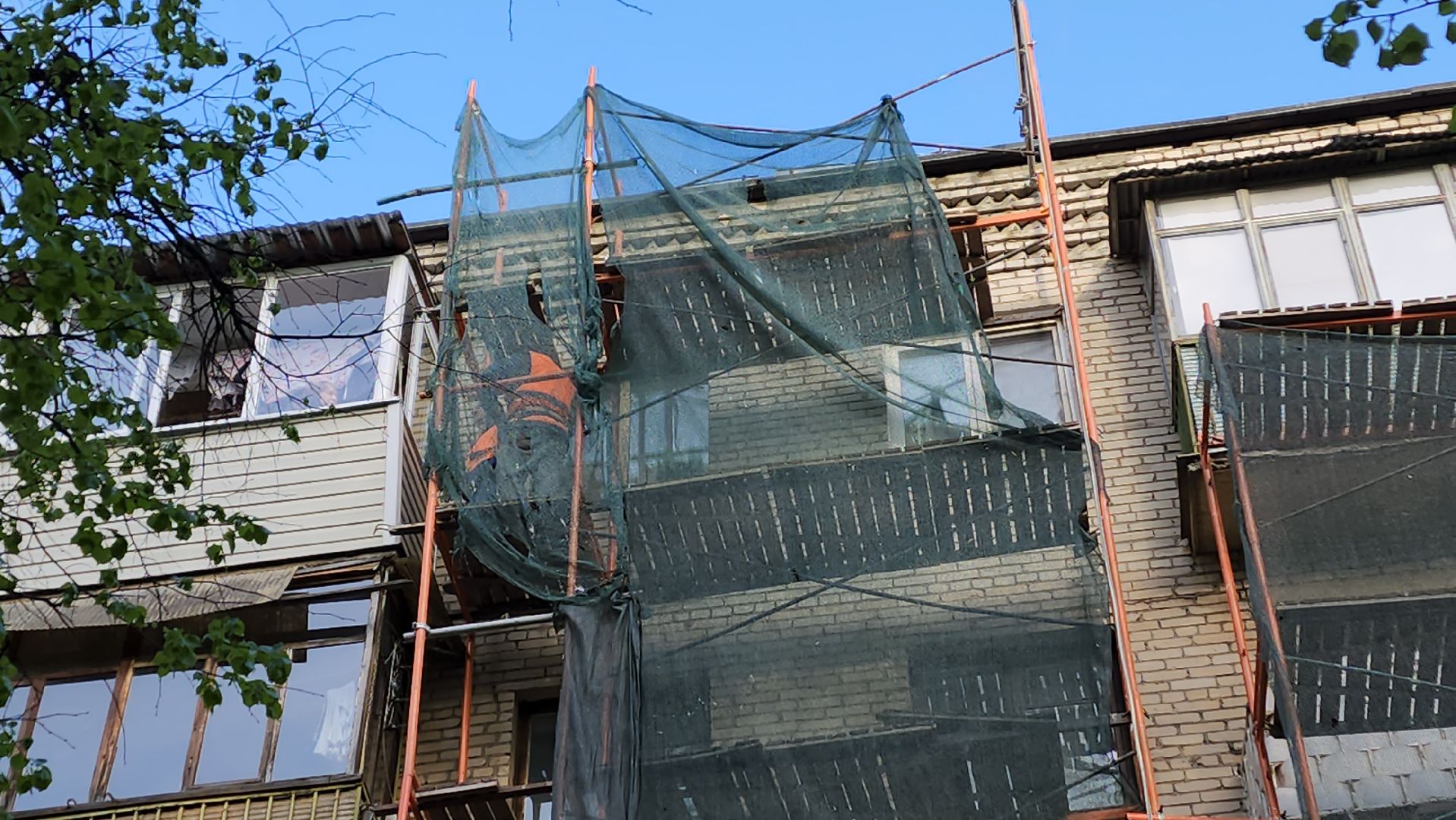 пушкино, капремонт, ремонт фасада дома, рабочие, подрядная организация, штукатурные работы, балкон, отмостка дома, козырек,вертикалки,