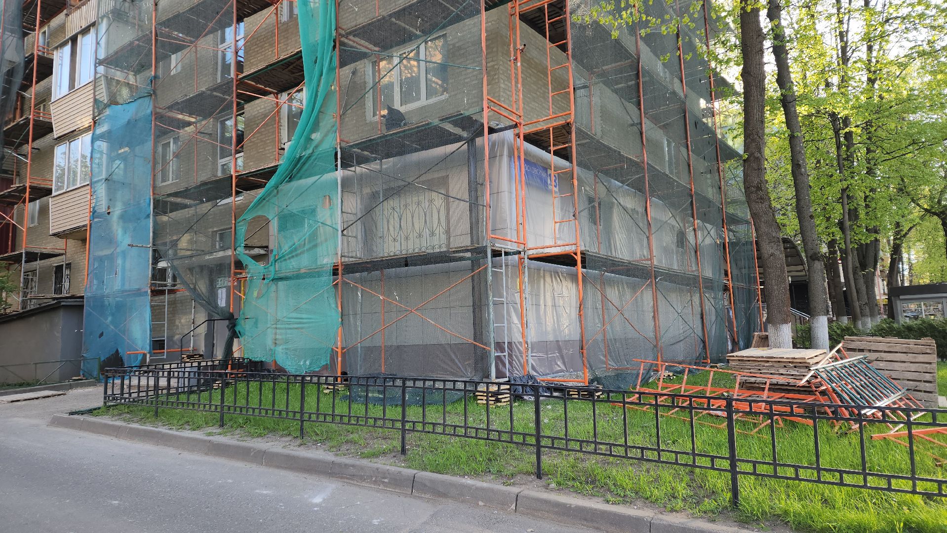 пушкино, капремонт, ремонт фасада дома, рабочие, подрядная организация, штукатурные работы, балкон, отмостка дома, козырек,вертикалки,