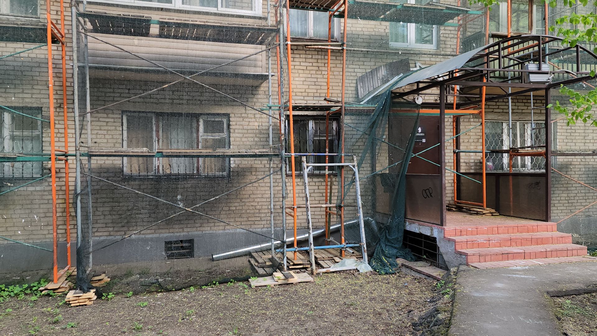 пушкино, капремонт, ремонт фасада дома, рабочие, подрядная организация, штукатурные работы, балкон, отмостка дома, козырек,вертикалки,