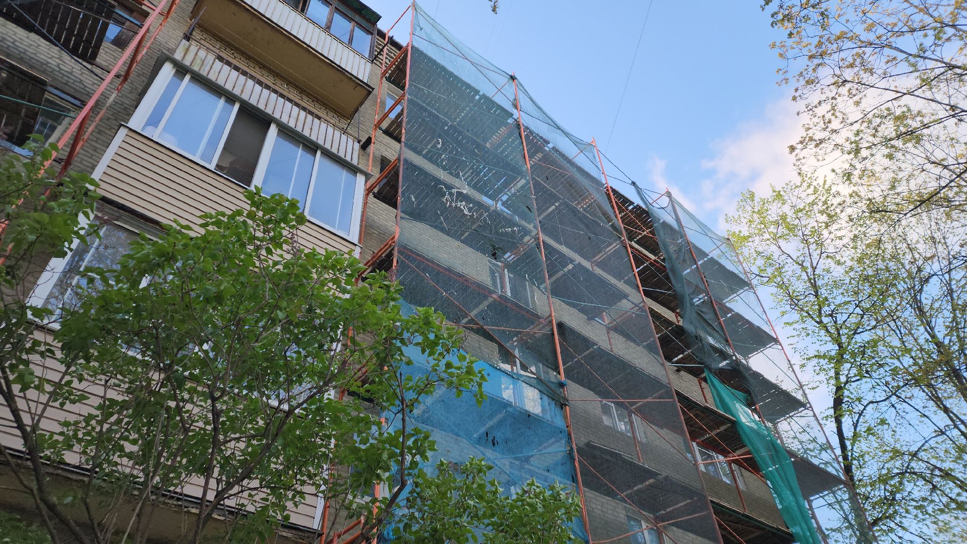 пушкино, капремонт, ремонт фасада дома, рабочие, подрядная организация, штукатурные работы, балкон, отмостка дома, козырек,вертикалки,