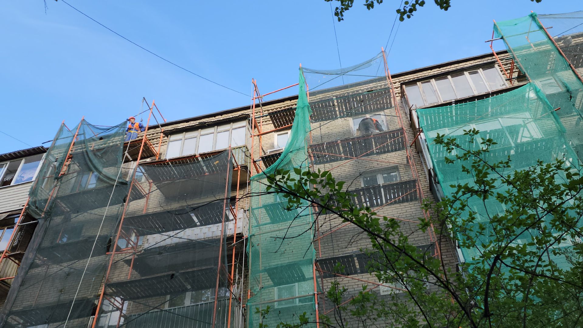 пушкино, капремонт, ремонт фасада дома, рабочие, подрядная организация, штукатурные работы, балкон, отмостка дома, козырек,вертикалки,