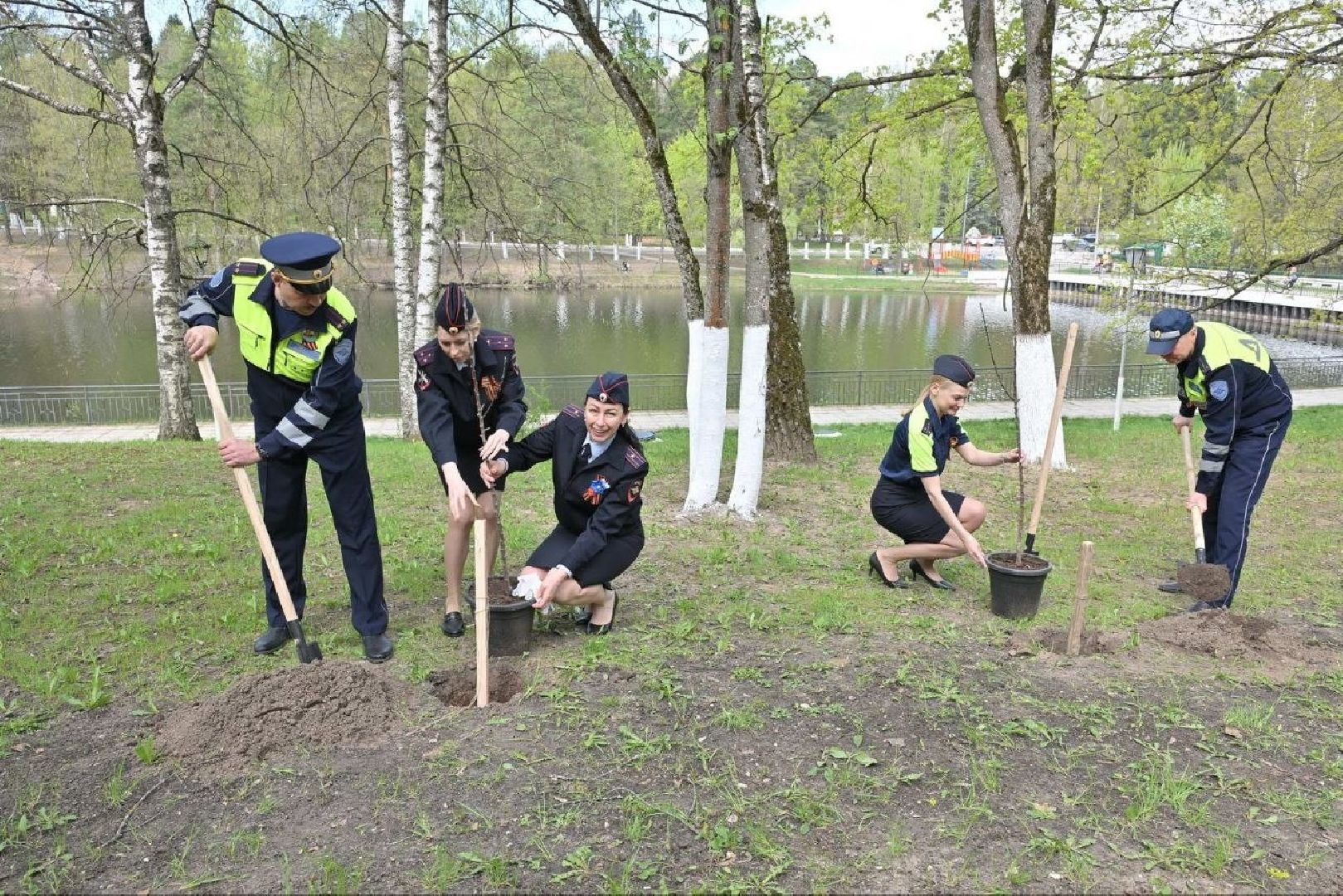 сад победы, посадка деревьев, 80 лет победе, власиха 80 лет вов,