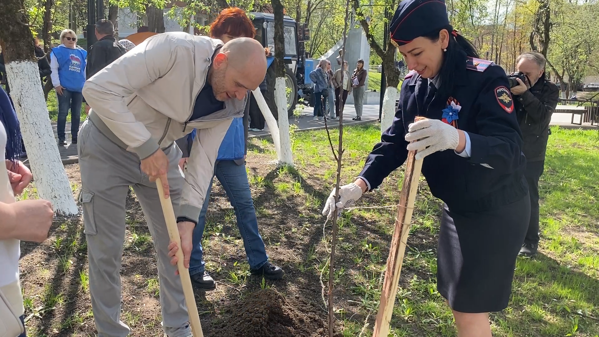сад победы, посадка деревьев, 80 лет победе, власиха 80 лет вов,
