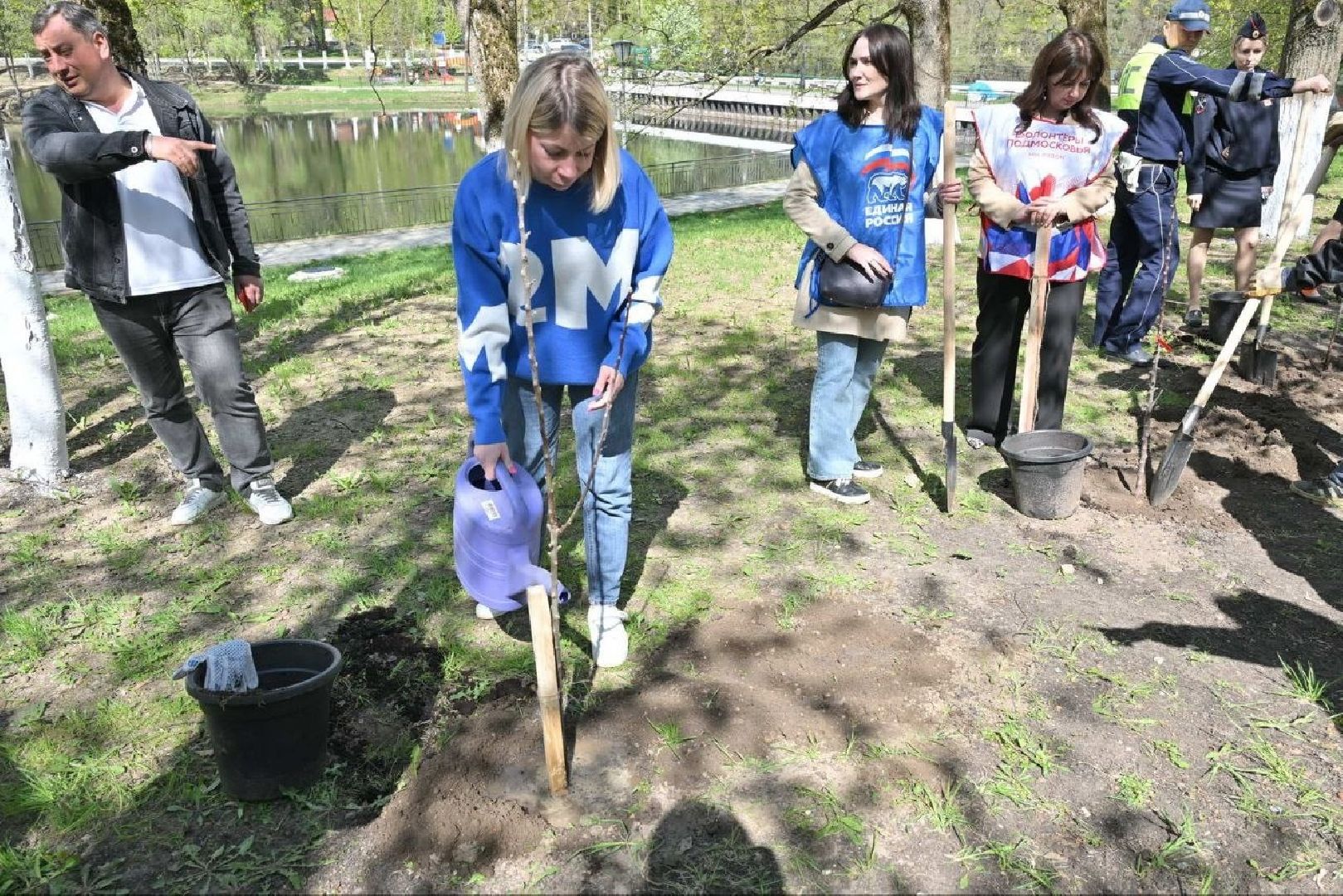 сад победы, посадка деревьев, 80 лет победе, власиха 80 лет вов,