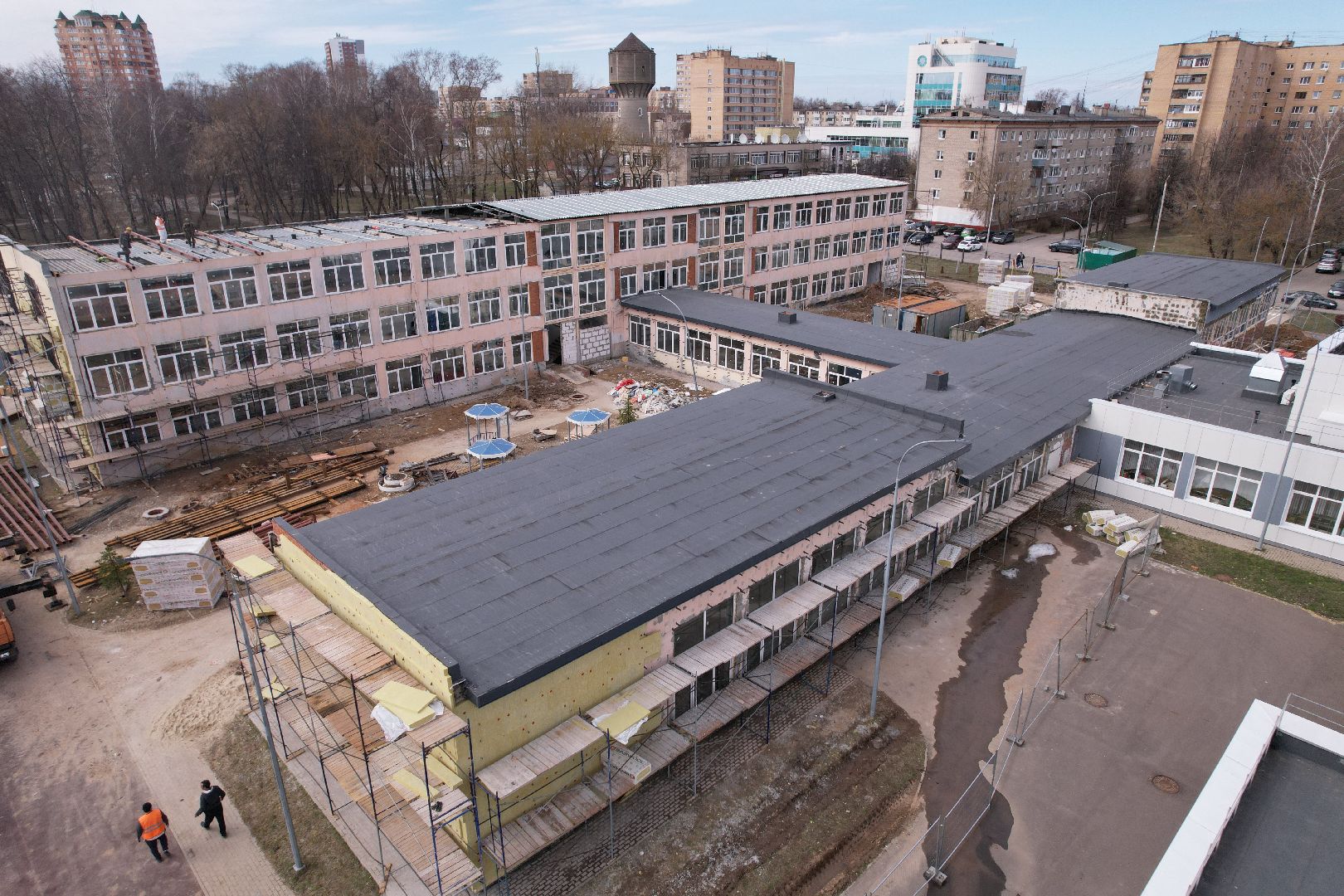 видео с коптера,  ремонт школы 17 в Серпухове,