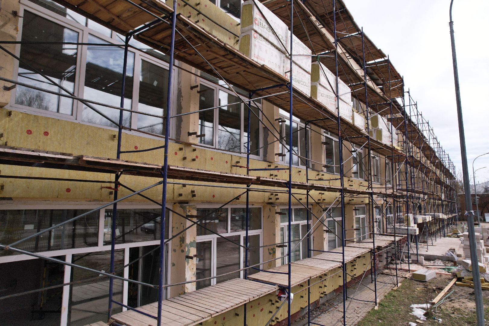 видео с коптера,  ремонт школы 17 в Серпухове,