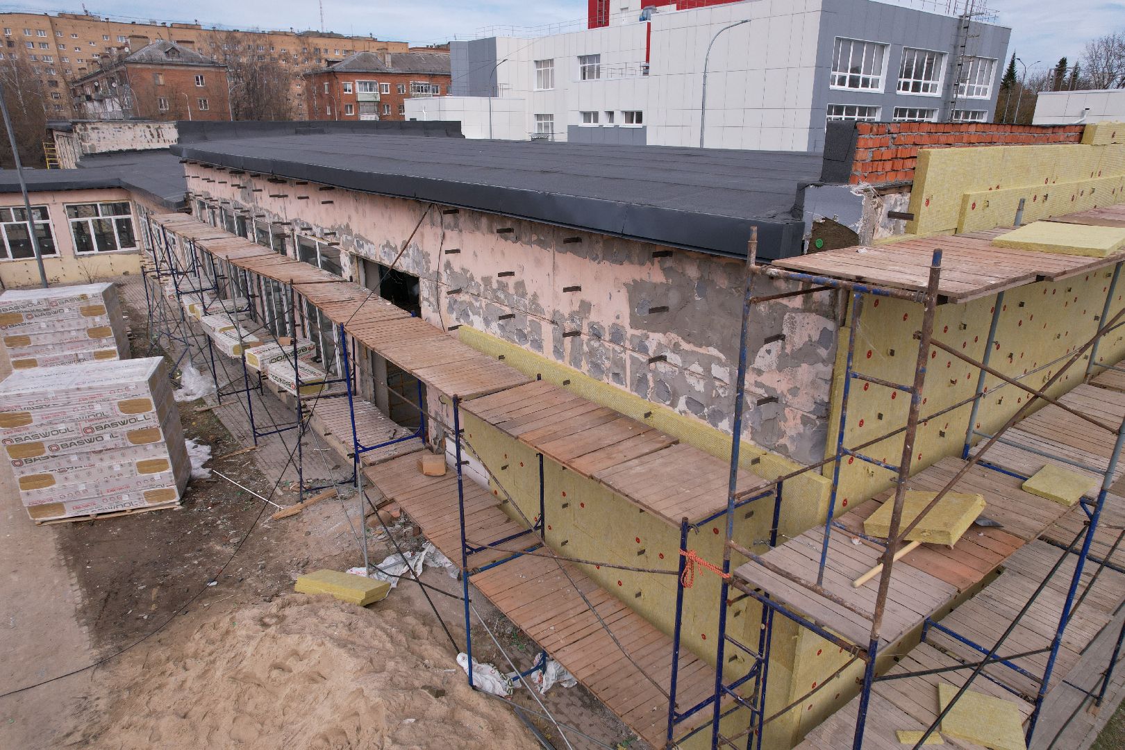 видео с коптера,  ремонт школы 17 в Серпухове,