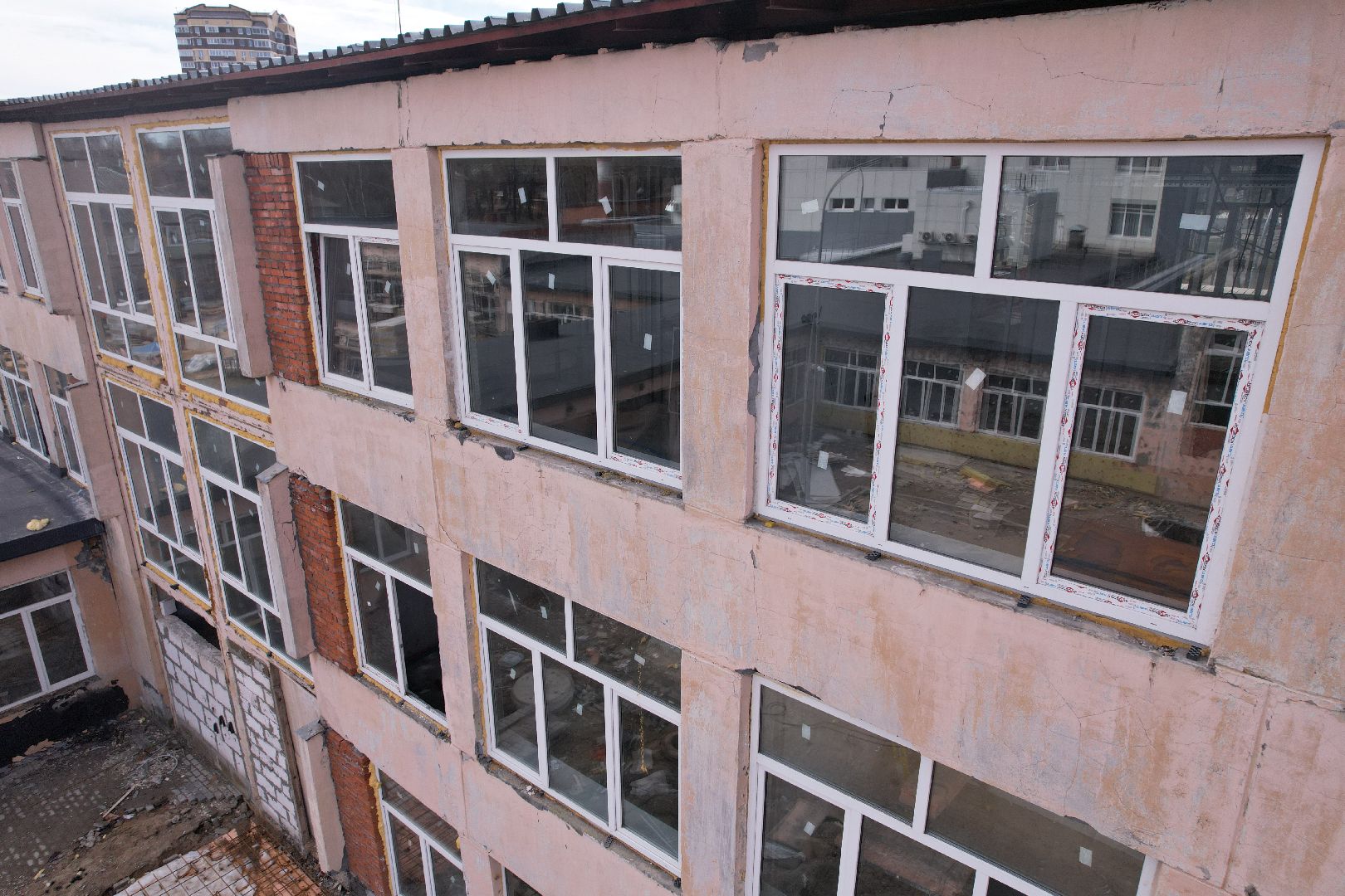 видео с коптера,  ремонт школы 17 в Серпухове,