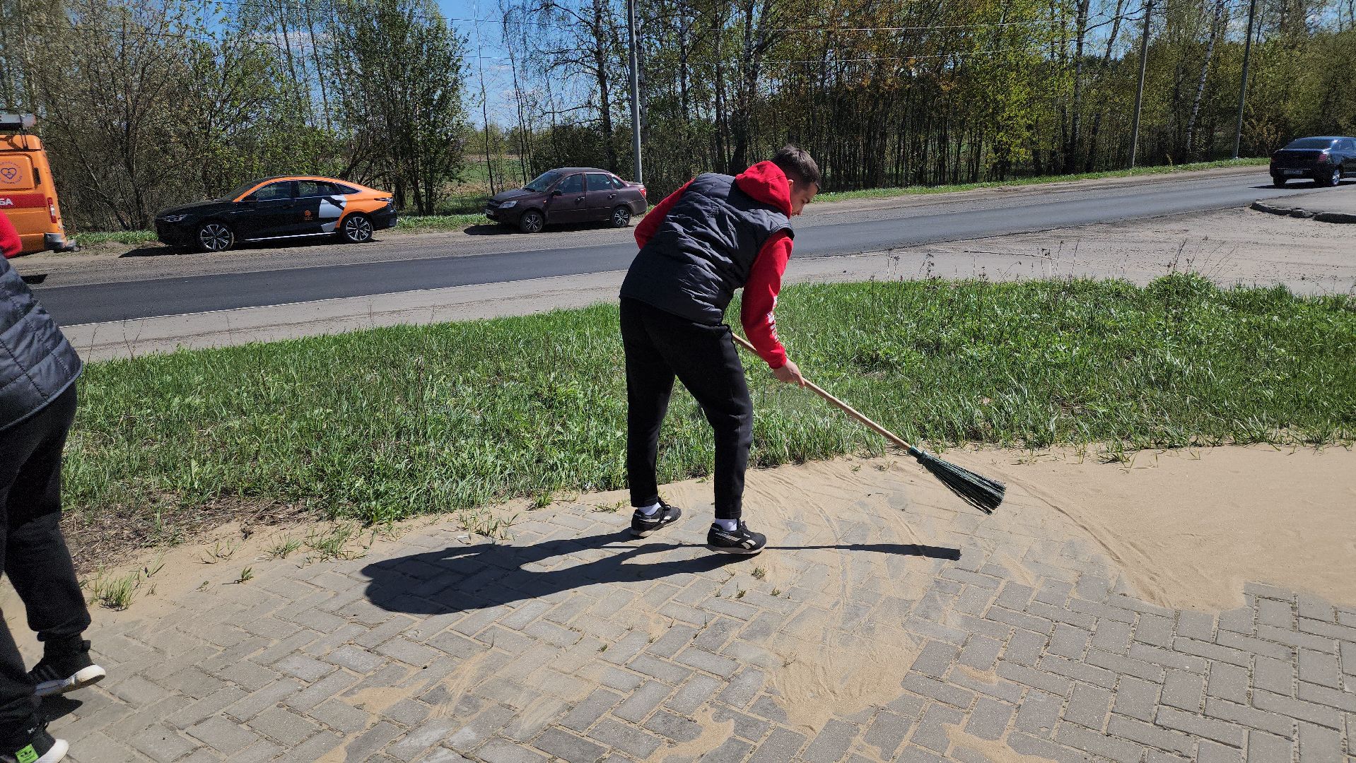 уборка памятников, волонтеры, монино, памятник-самолет ,