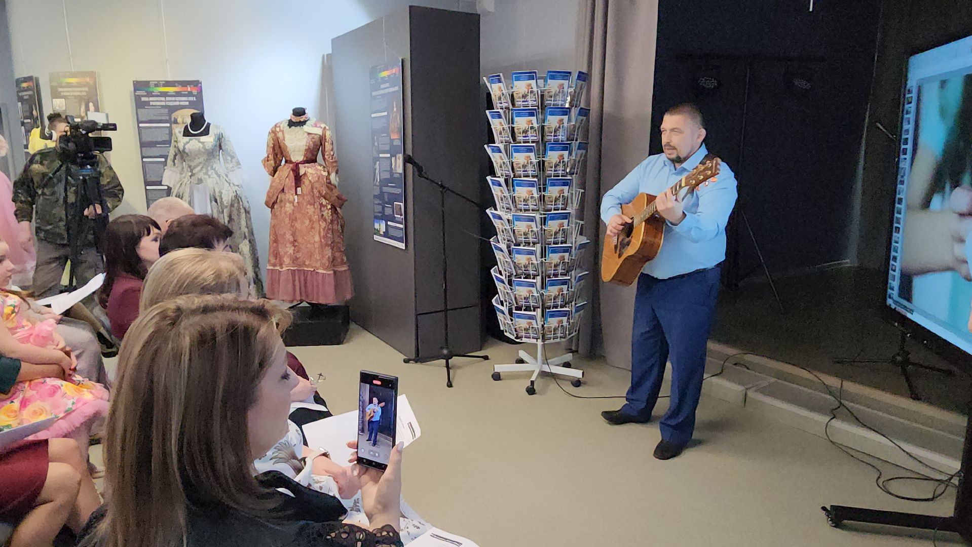 серпухов, волонтеры сво, презентация сборника стихов и писем, спецоперация, улица горького,