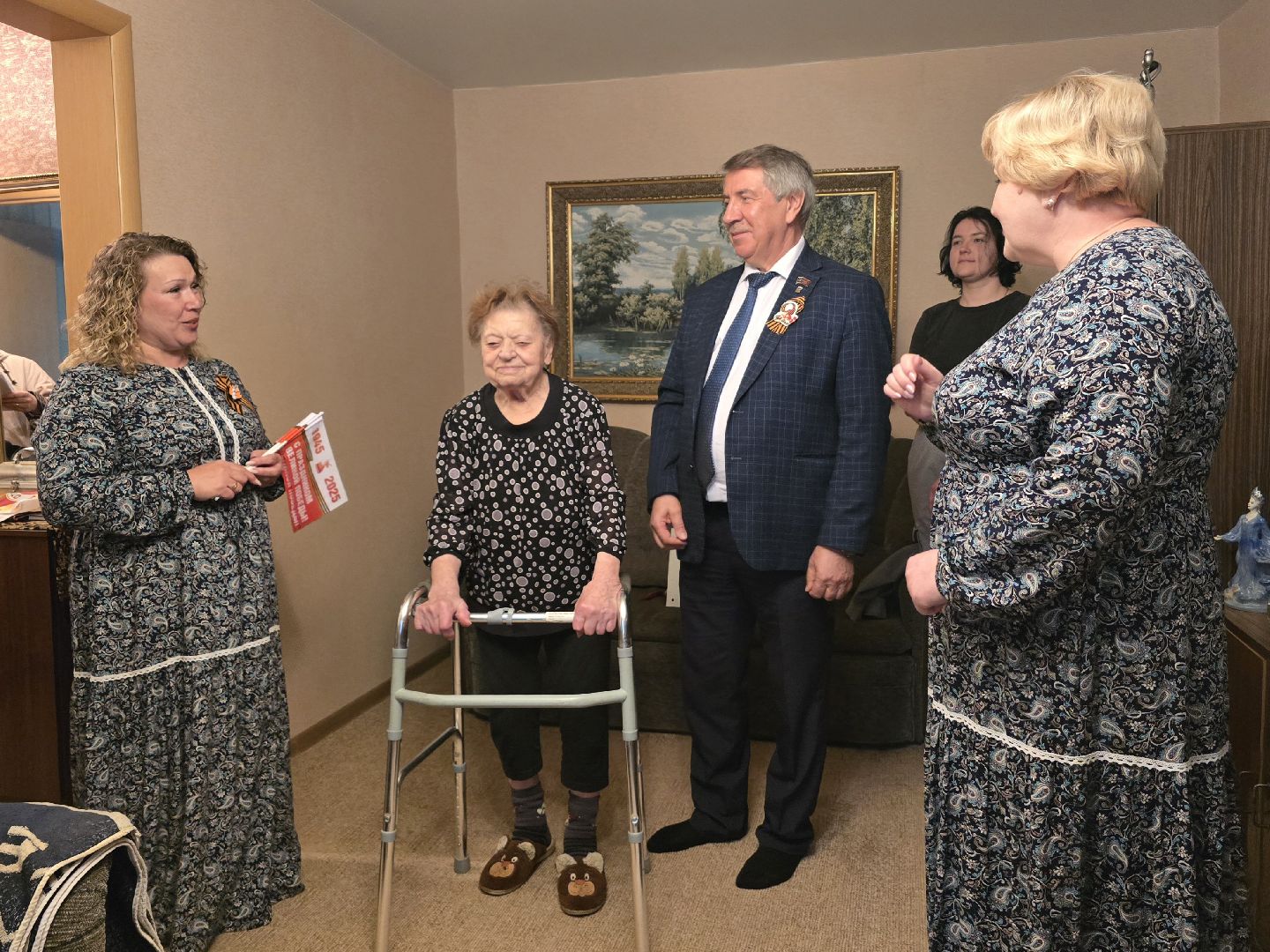 Коломна, табличка на доме в честь ветерана, таблички в честь ветеранов вов,