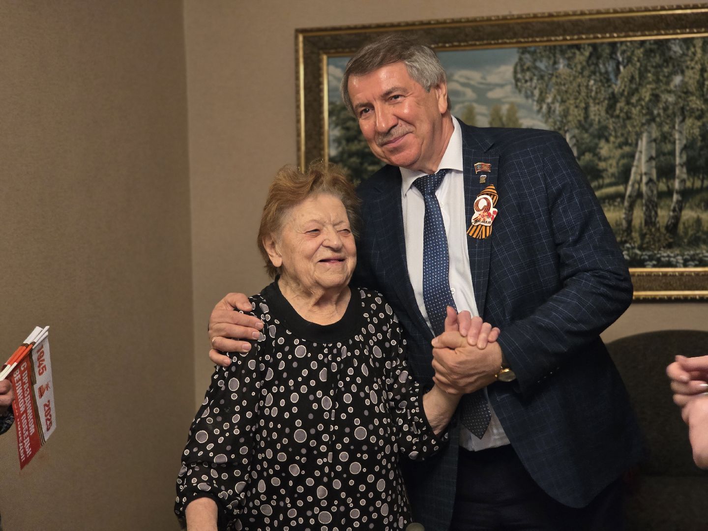 Коломна, табличка на доме в честь ветерана, таблички в честь ветеранов вов,