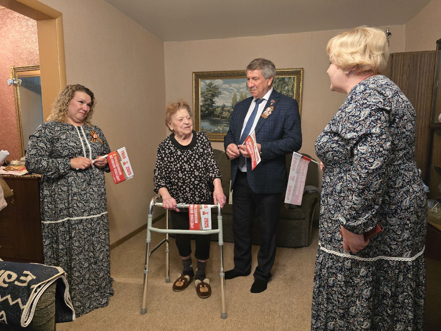 Коломна, табличка на доме в честь ветерана, таблички в честь ветеранов вов,