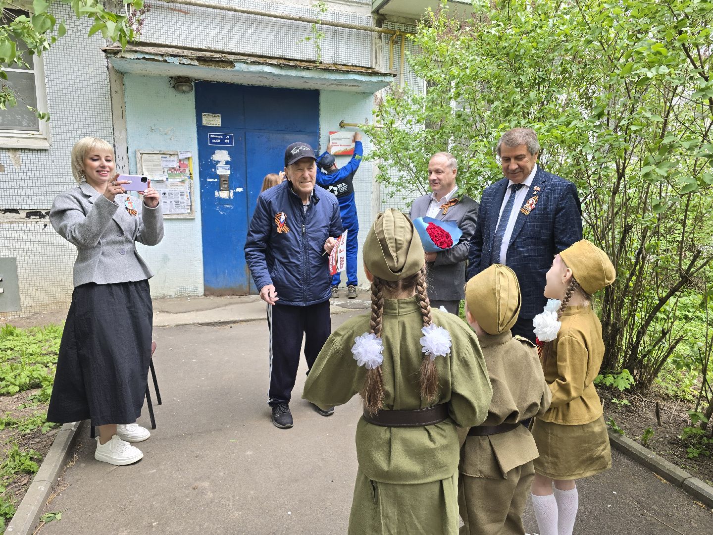 Коломна, табличка на доме в честь ветерана, таблички в честь ветеранов вов,