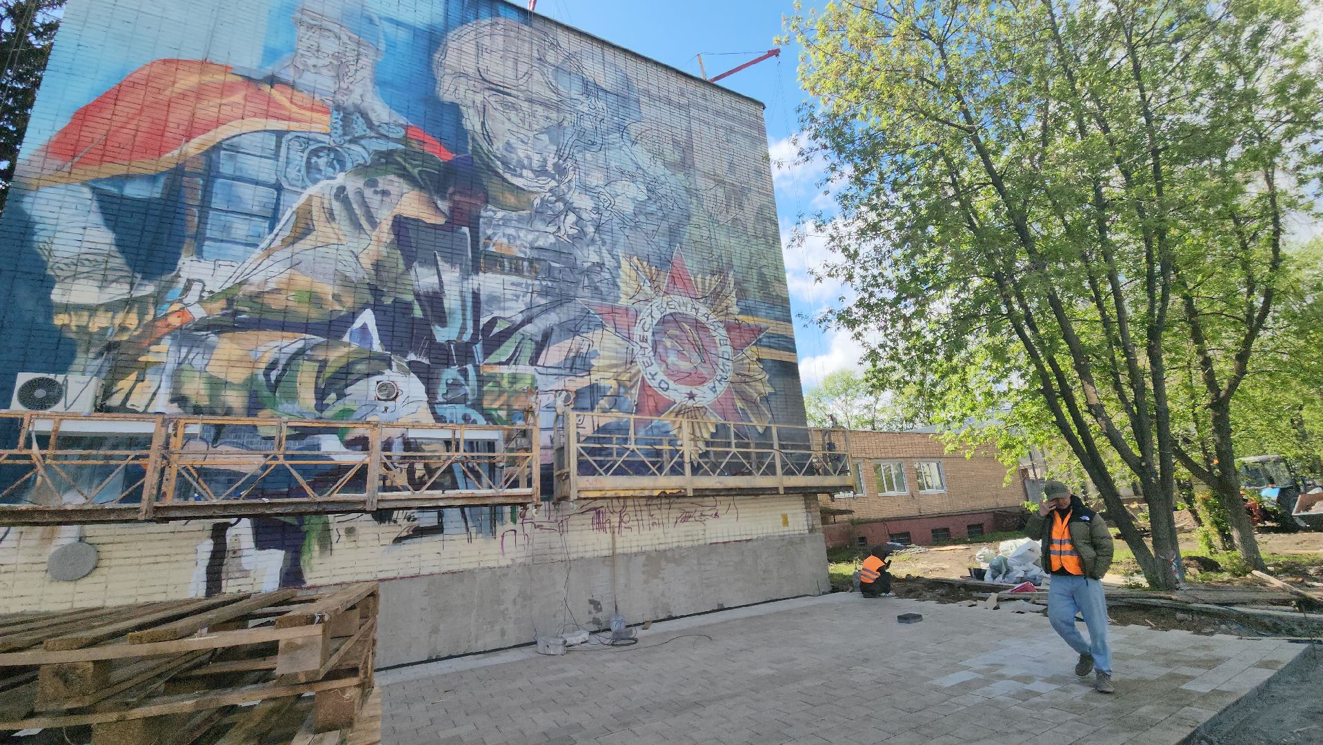 люберцы, мурал, центральная поликлиника люберец, герой сво, 80 - летие победы,