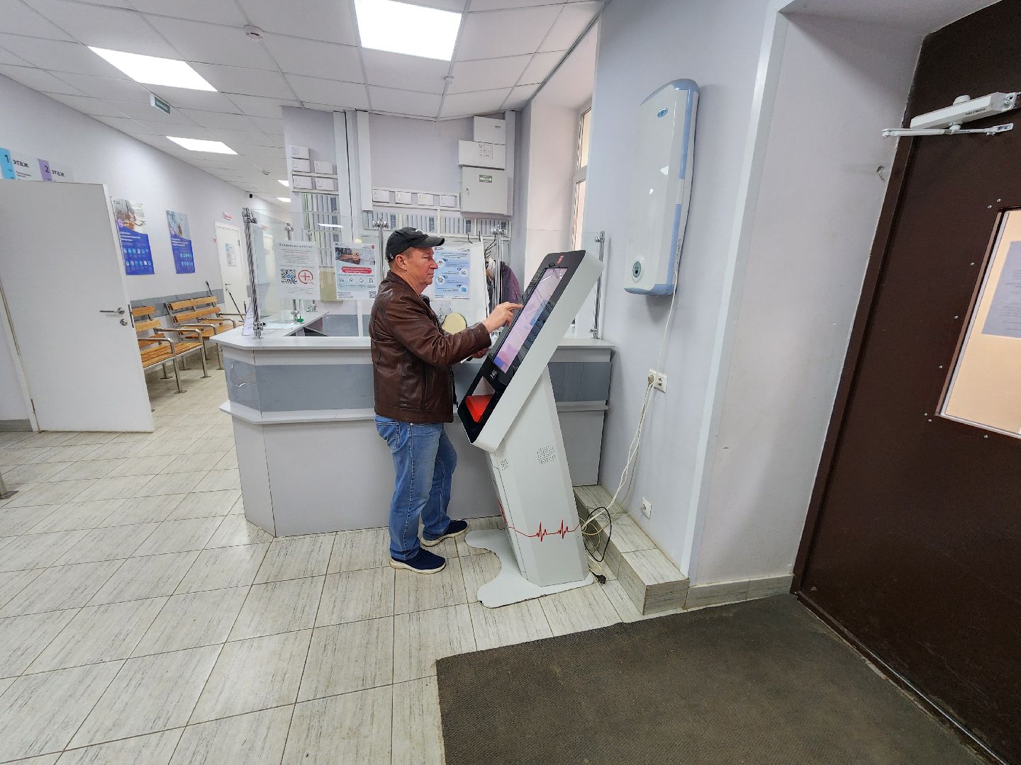 Чехов, Чеховская больница, майские праздники, часы работы, расписание, график работы, взрослая поликлиника, кабинет неотложной помощи, детская поликлиника, женская консультация,