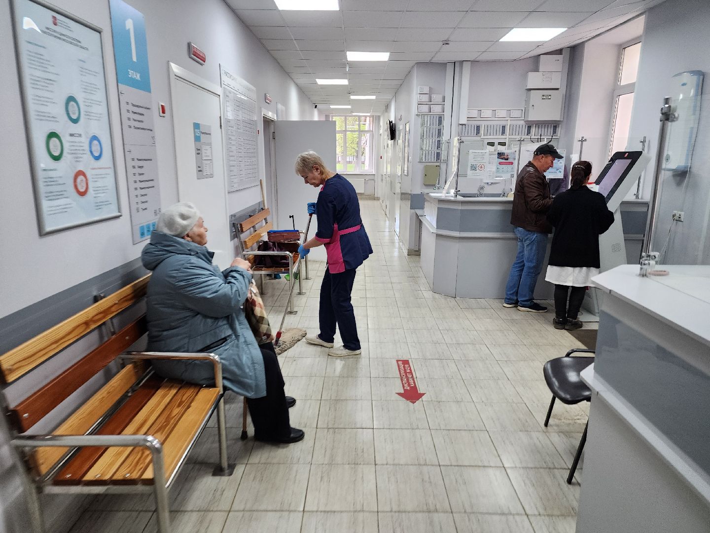 Чехов, Чеховская больница, майские праздники, часы работы, расписание, график работы, взрослая поликлиника, кабинет неотложной помощи, детская поликлиника, женская консультация,