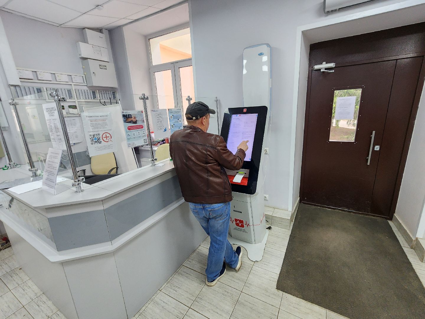 Чехов, Чеховская больница, майские праздники, часы работы, расписание, график работы, взрослая поликлиника, кабинет неотложной помощи, детская поликлиника, женская консультация,