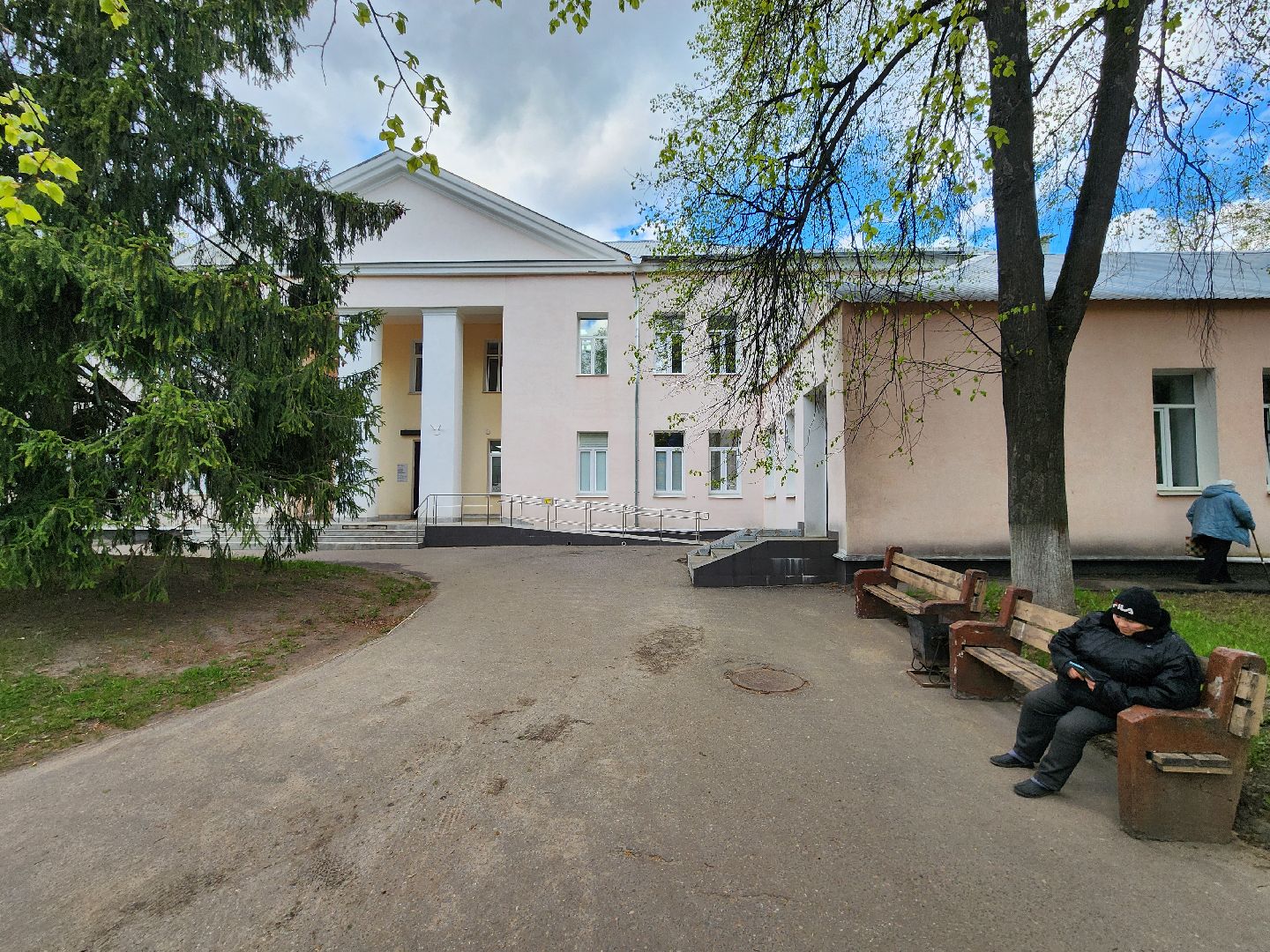 Чехов, Чеховская больница, майские праздники, часы работы, расписание, график работы, взрослая поликлиника, кабинет неотложной помощи, детская поликлиника, женская консультация,