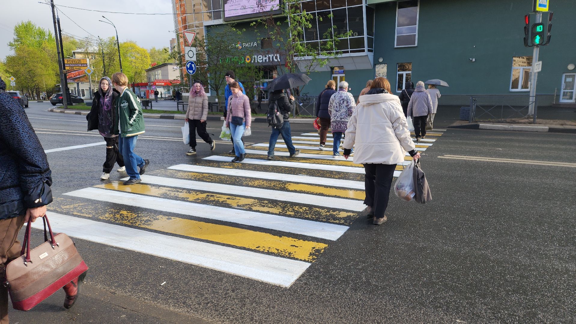 пушкино, дорожная разметка, обновление разметки, торговый центр, пешеходный переход, коммунальная служба,