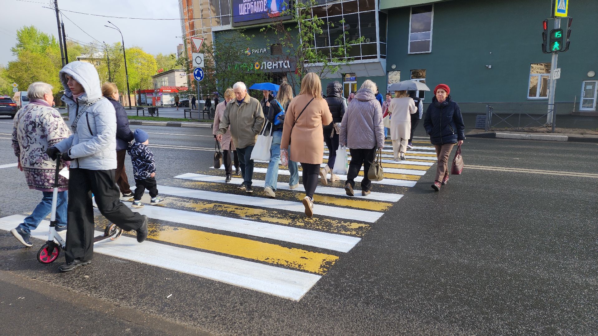 пушкино, дорожная разметка, обновление разметки, торговый центр, пешеходный переход, коммунальная служба,
