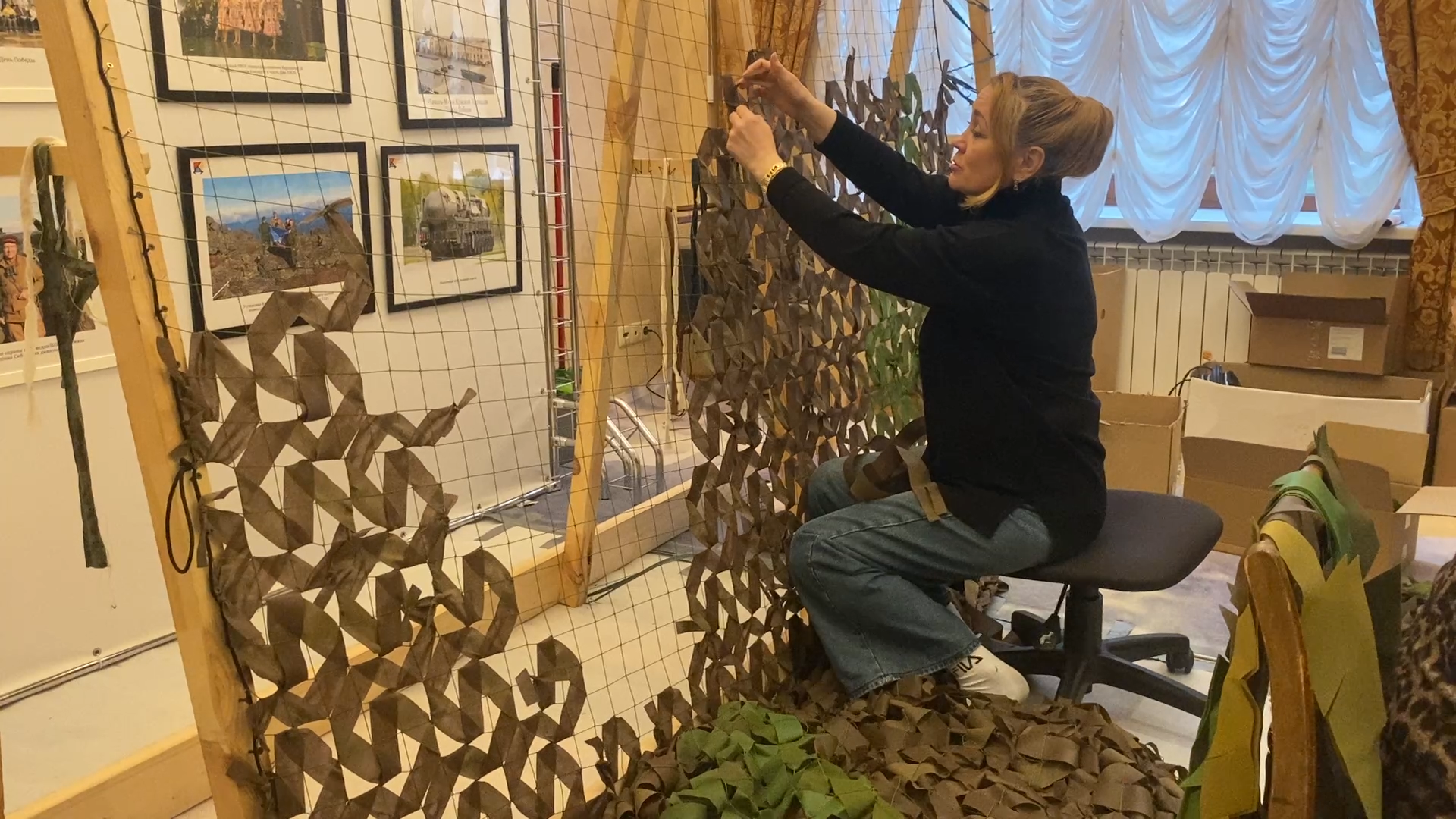 своих не бросаем, волонтеры власихи, плетение маскировочных сетей, маскировочные сети, пункт варварушки,