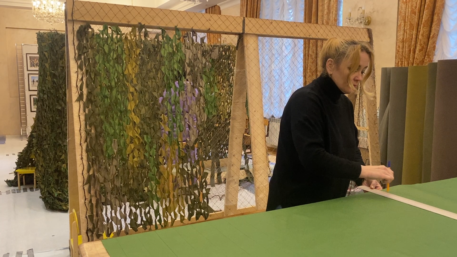 своих не бросаем, волонтеры власихи, плетение маскировочных сетей, маскировочные сети, пункт варварушки,