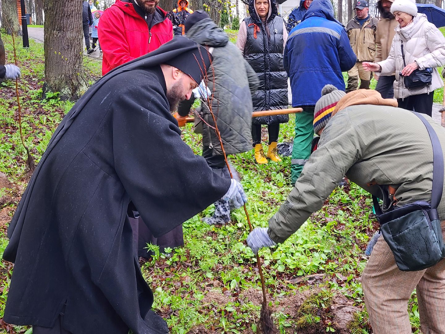 сергиев посад, парк скитские пруды, яблони, сад памяти,