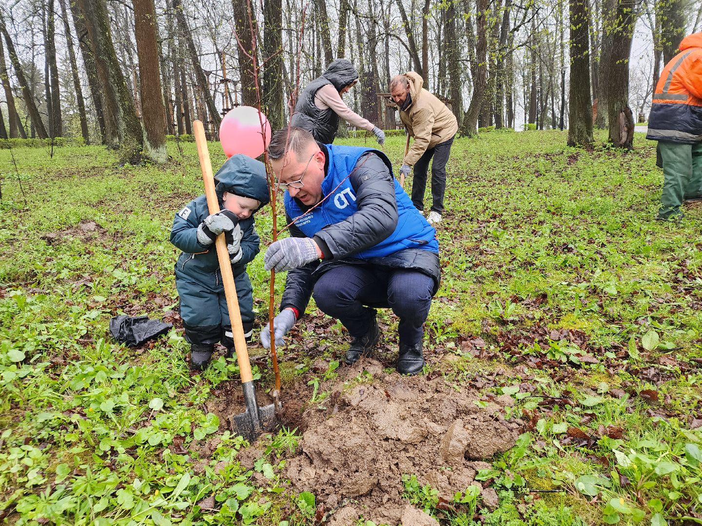 сергиев посад, парк скитские пруды, яблони, сад памяти,