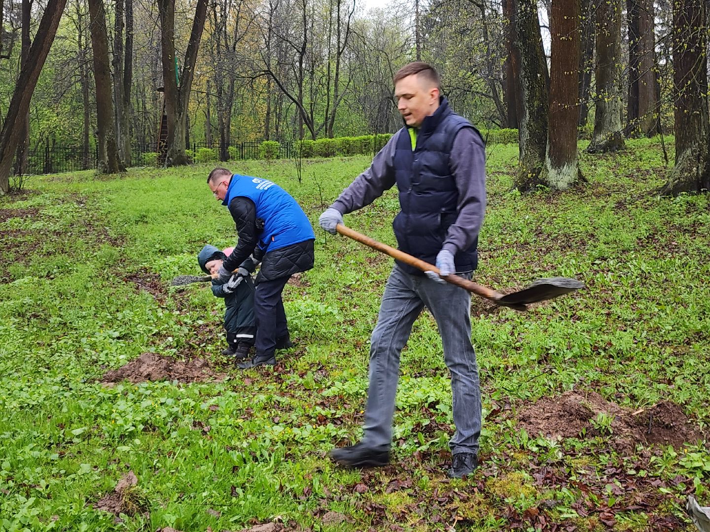 сергиев посад, парк скитские пруды, яблони, сад памяти,