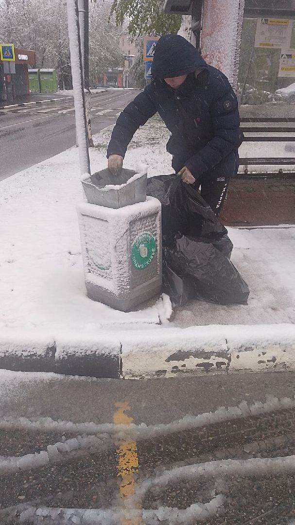 май со снегом, уборка снега, власиха май снег, снег май,