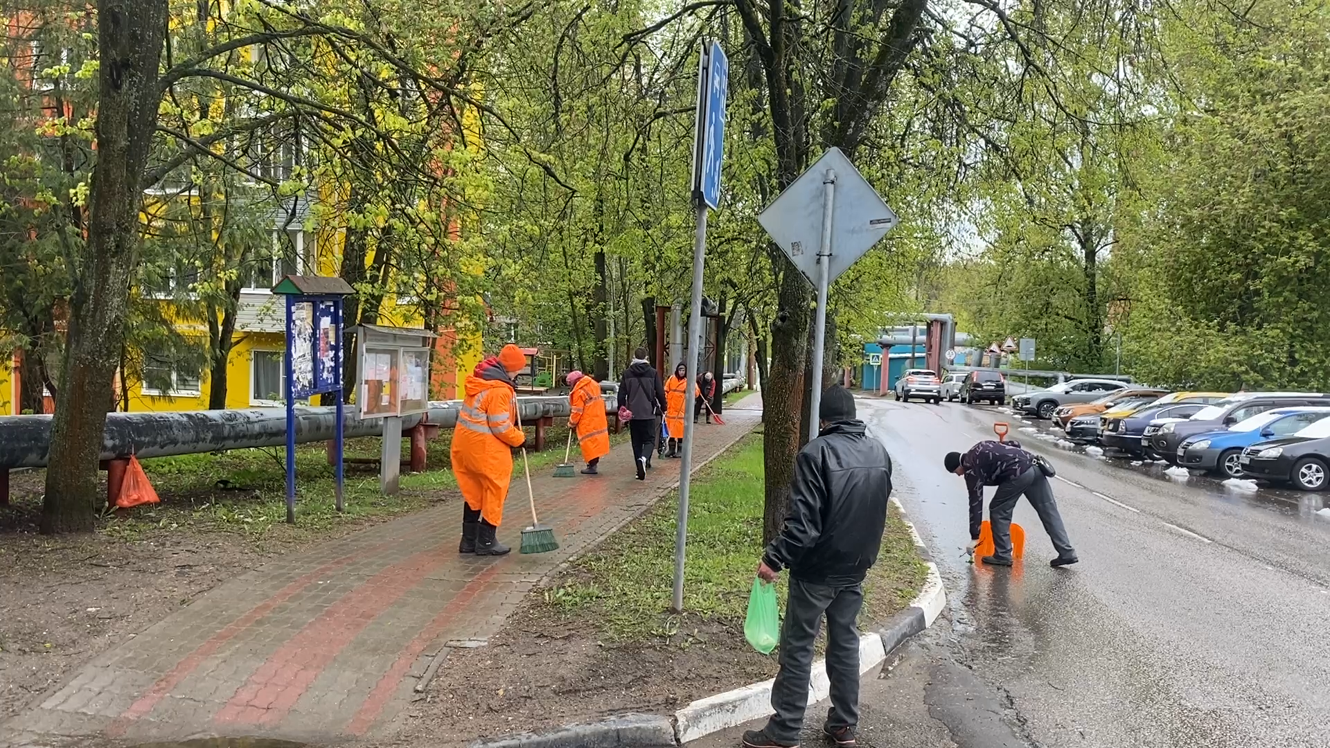 май со снегом, уборка снега, власиха май снег, снег май,