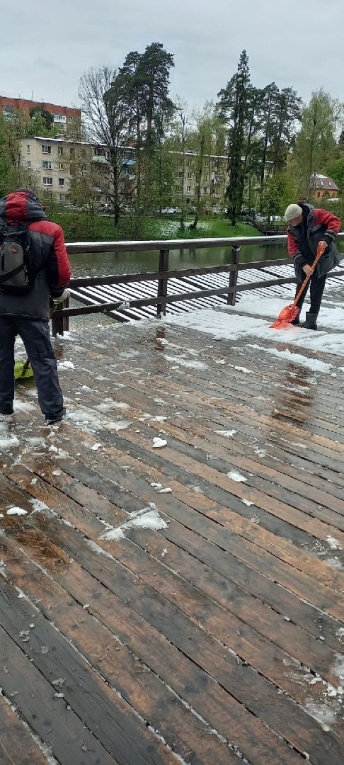 май со снегом, уборка снега, власиха май снег, снег май,