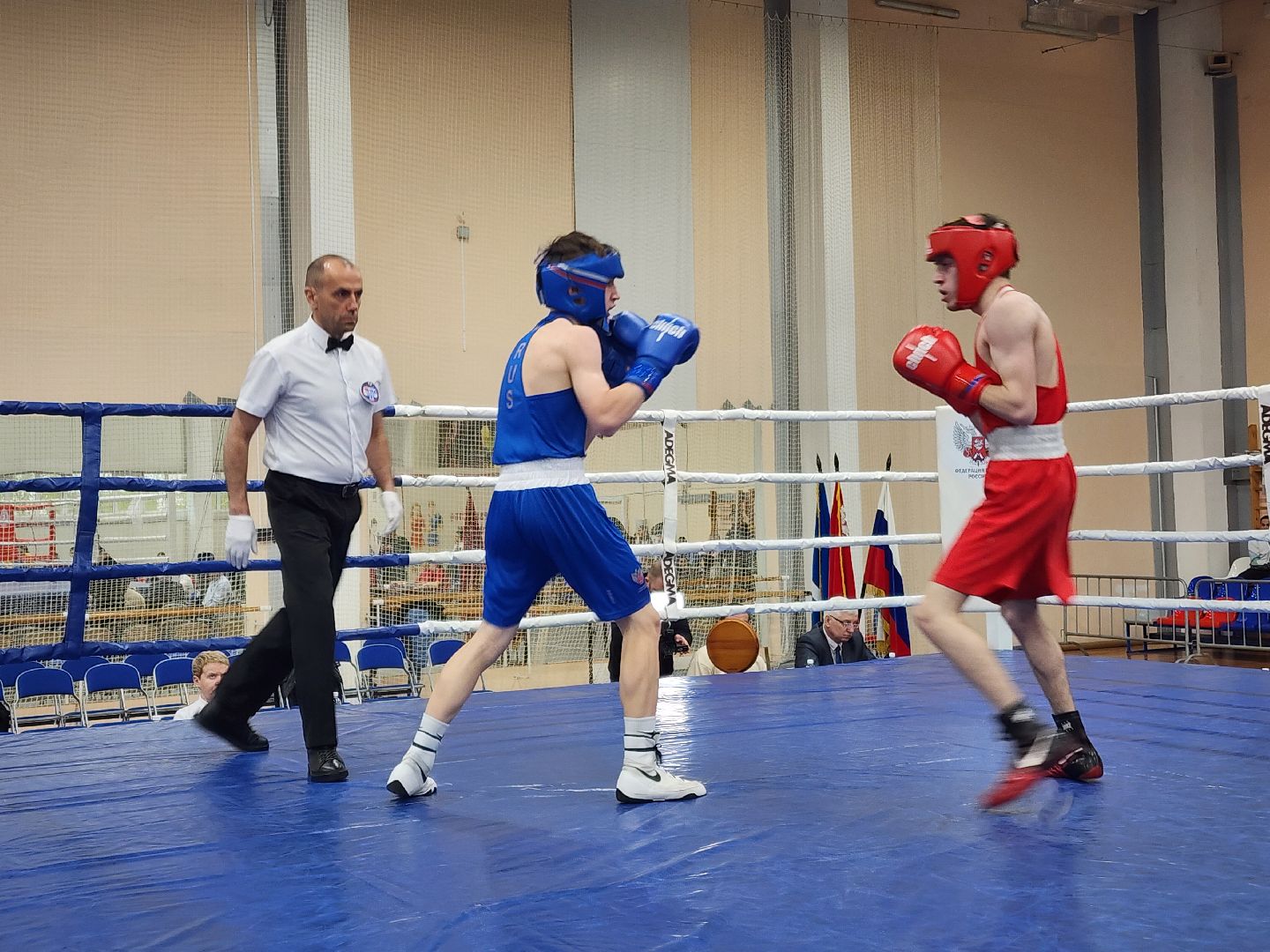 Чехов, дворец спорта олимпийский, первенство России по боксу, юниоры и юниорки, разные весовые категории, соревнования, состязания, 17-18 лет, Денис Лебедев, Александр Поветкин,