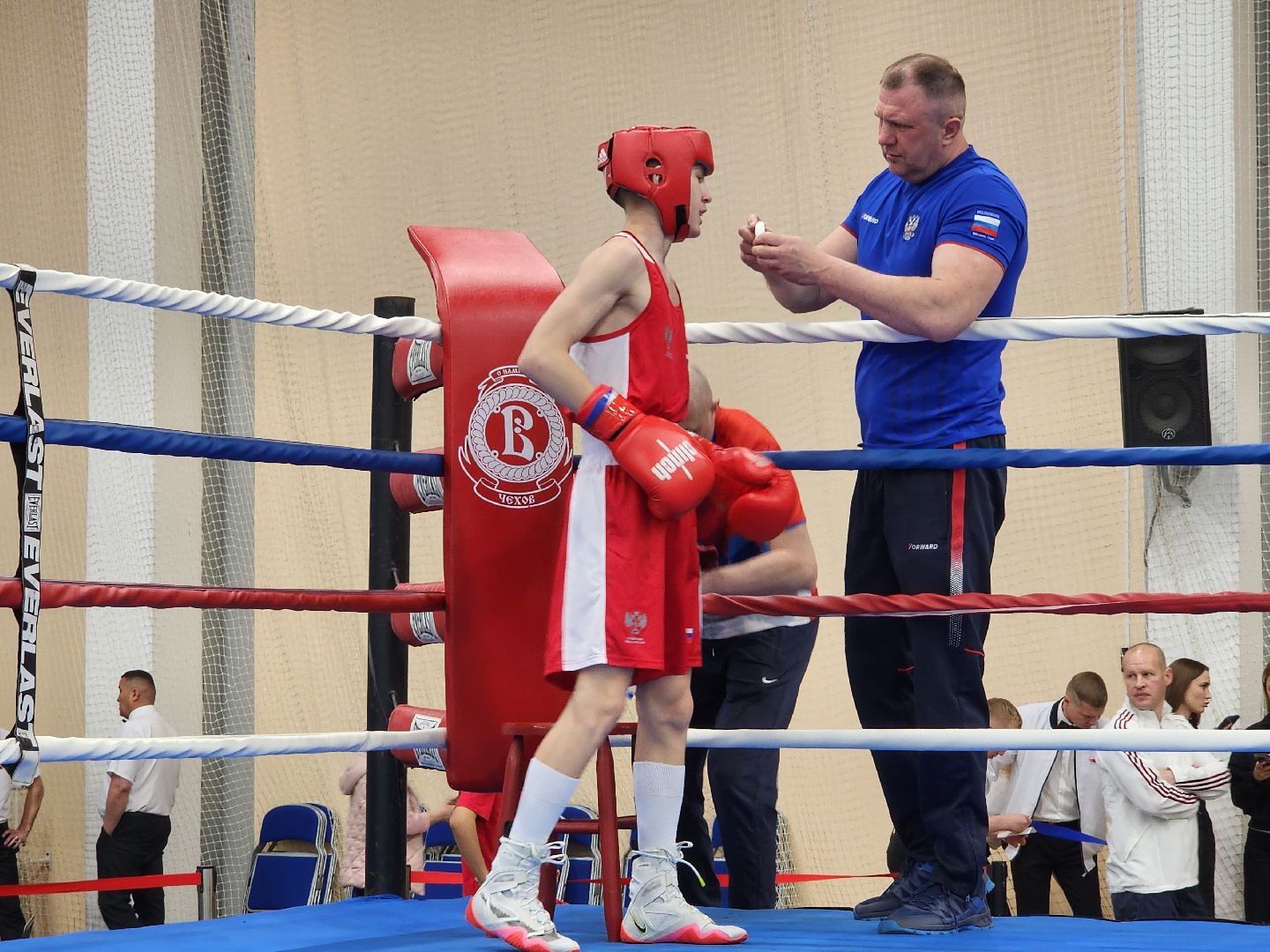 Чехов, дворец спорта олимпийский, первенство России по боксу, юниоры и юниорки, разные весовые категории, соревнования, состязания, 17-18 лет, Денис Лебедев, Александр Поветкин,