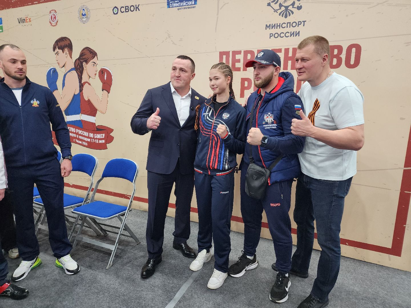 Чехов, дворец спорта олимпийский, первенство России по боксу, юниоры и юниорки, разные весовые категории, соревнования, состязания, 17-18 лет, Денис Лебедев, Александр Поветкин,