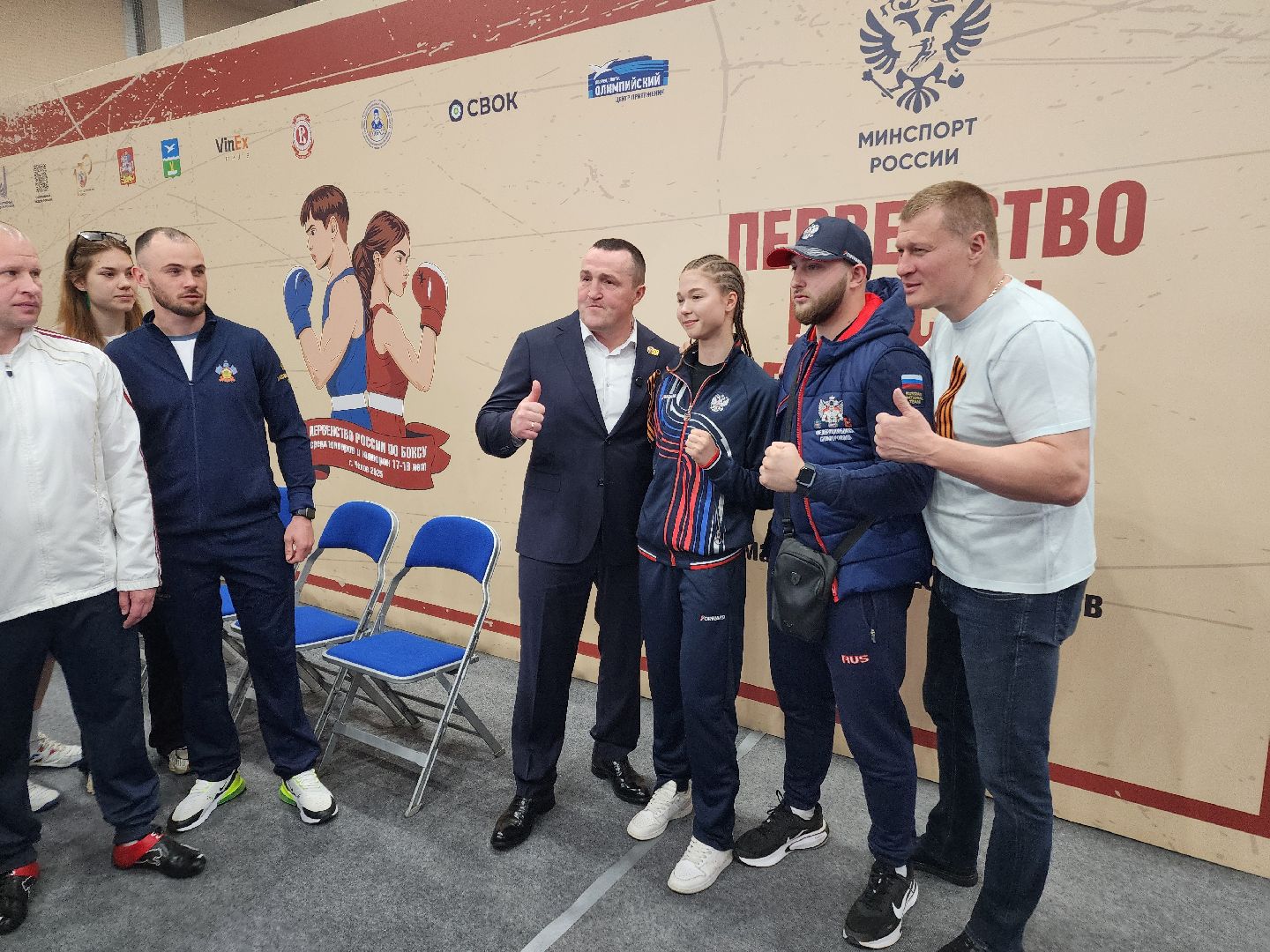 Чехов, дворец спорта олимпийский, первенство России по боксу, юниоры и юниорки, разные весовые категории, соревнования, состязания, 17-18 лет, Денис Лебедев, Александр Поветкин,