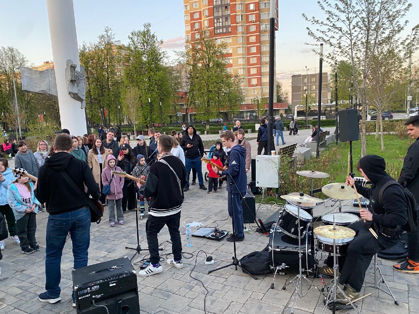 Домодедово, сквер у почтамта, голос улиц