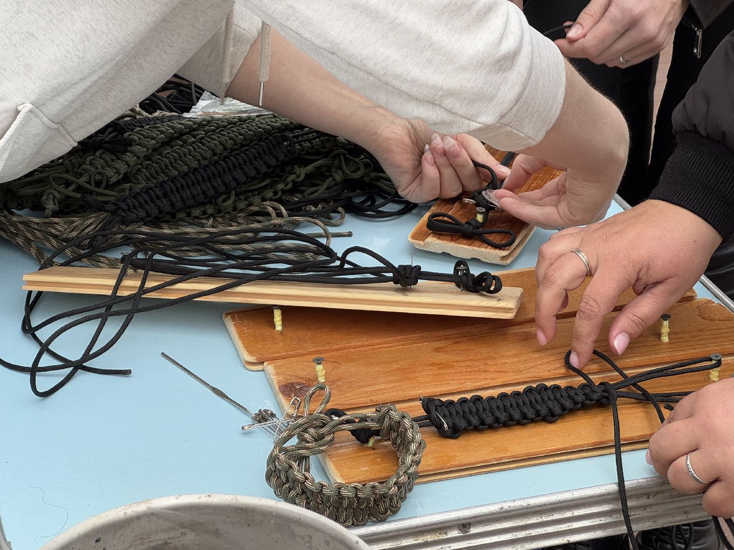 фонд защита балашиха, мастер-класс по плетению браслетов выживания,