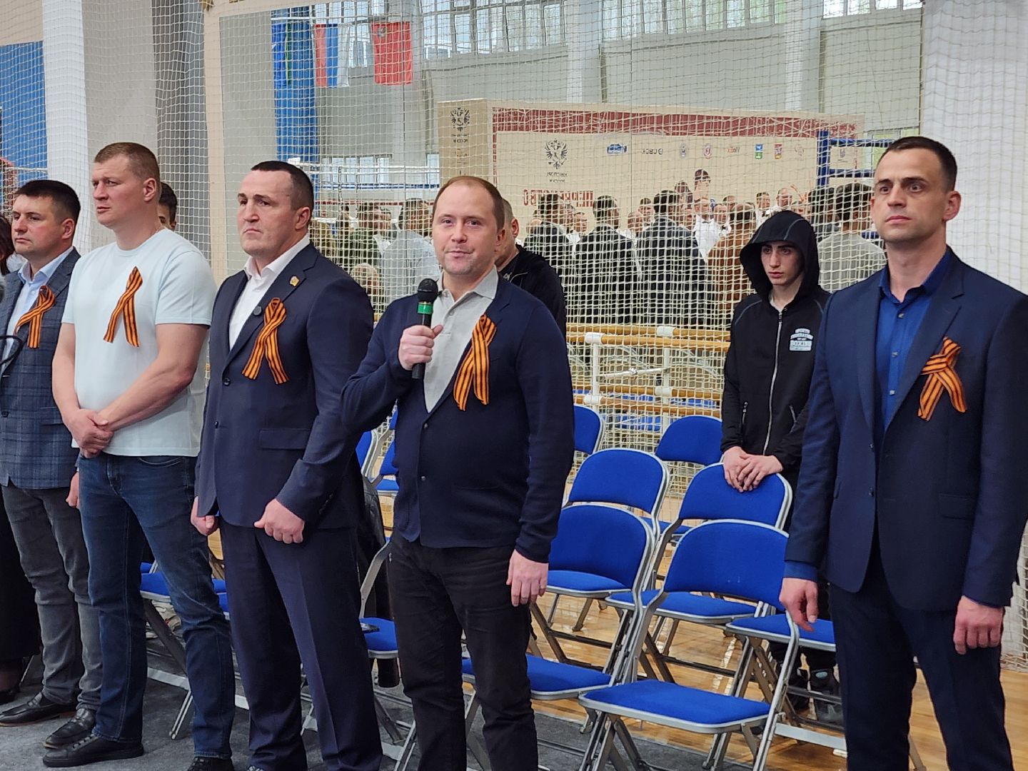 Чехов, всероссийская акция, Георгиевская ленточка, раздача ленточек, символ Победы, День Победы, юбилей, первенство России по боксу, Денис Лебедев, Александр Поветкин, братья Чудиновы, зам главы округа Виталий Шишкин,